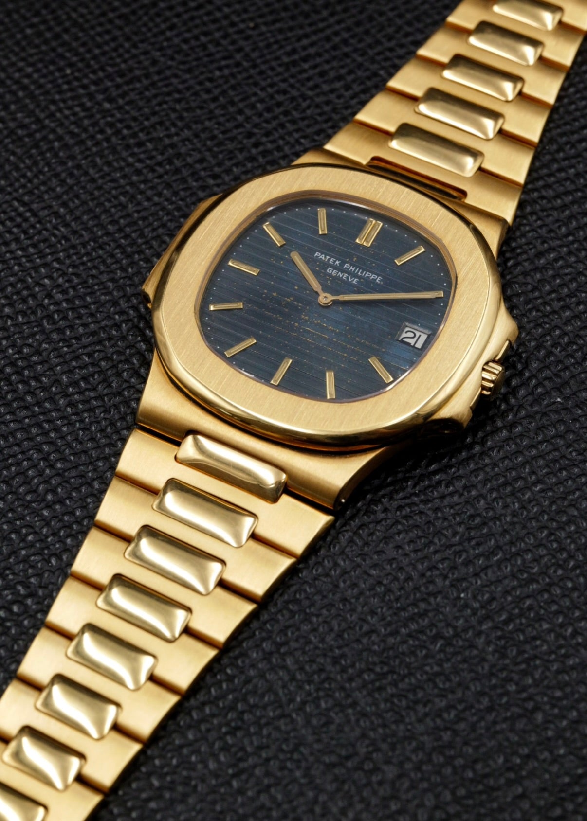 Patek Philippe Nautilus 3700/11J "Jumbo" Yellow Gold Rare Second Series