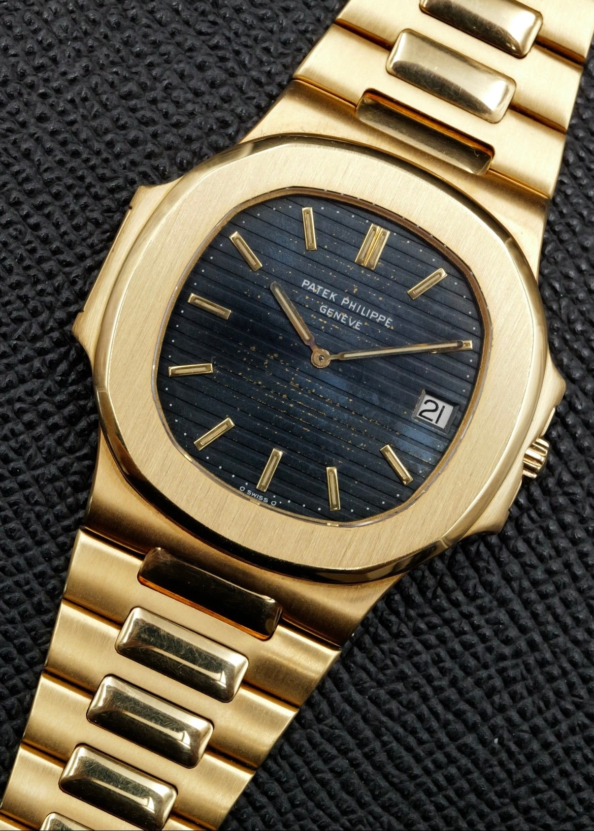 Patek Philippe Nautilus 3700/11J "Jumbo" Yellow Gold Rare Second Series