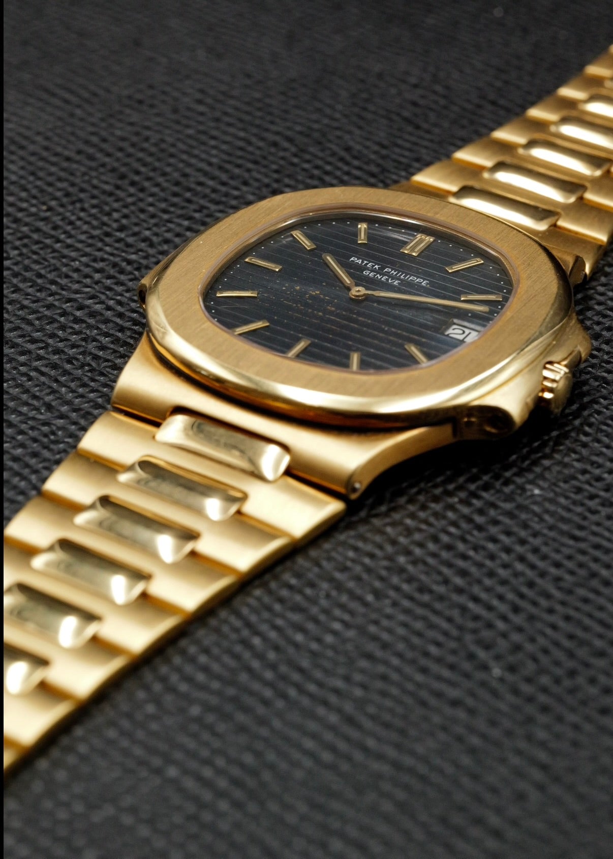 Patek Philippe Nautilus 3700/11J "Jumbo" Yellow Gold Rare Second Series