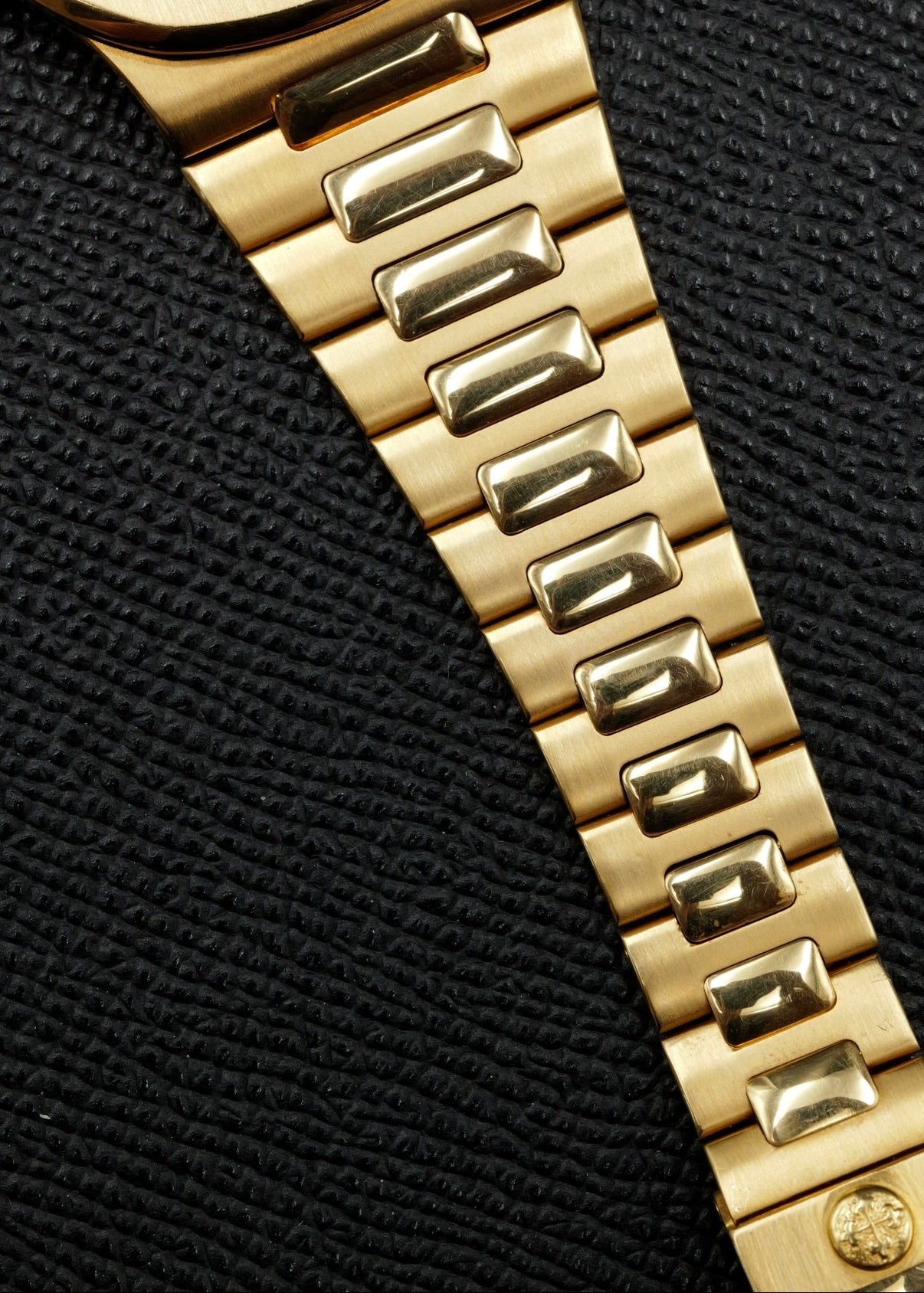 Patek Philippe Nautilus 3700/11J "Jumbo" Yellow Gold Rare Second Series