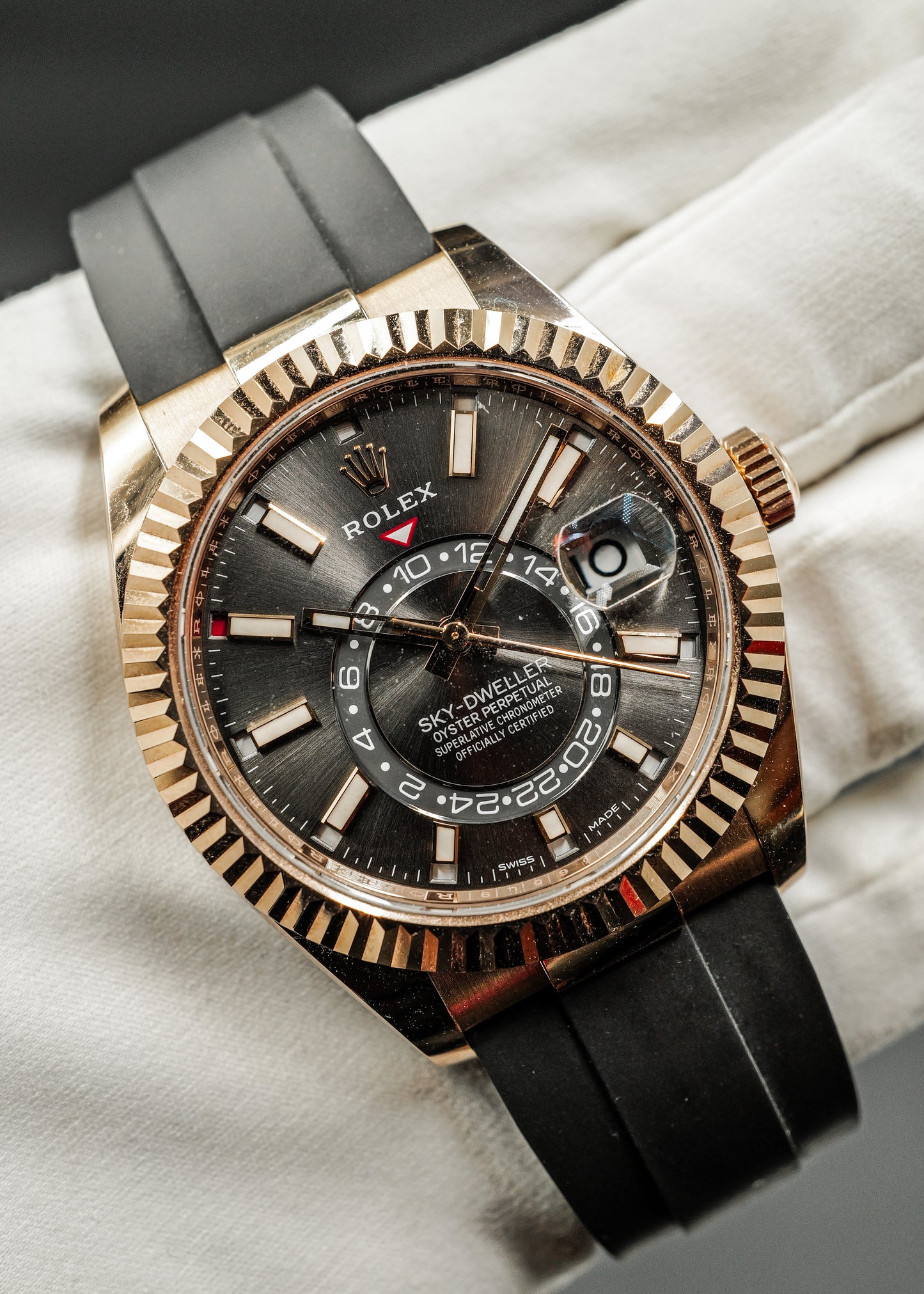 Rolex Sky Dweller 326235 Oysterflex Rose Gold Rhodium Dial
