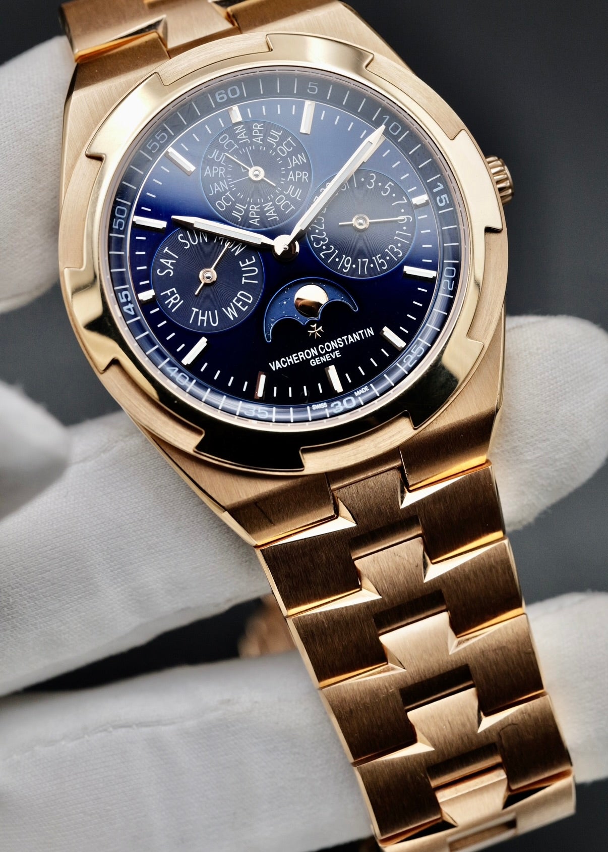 Vacheron Constantin Overseas Perpetual Calendar 4300V/220R