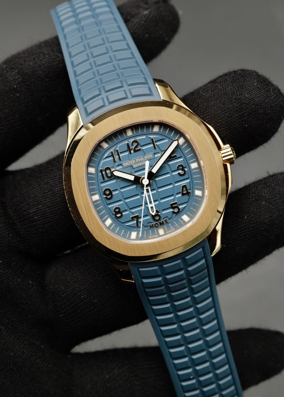 Patek Philippe Aquanaut Travel Time Quartz 5269R Rose Gold
