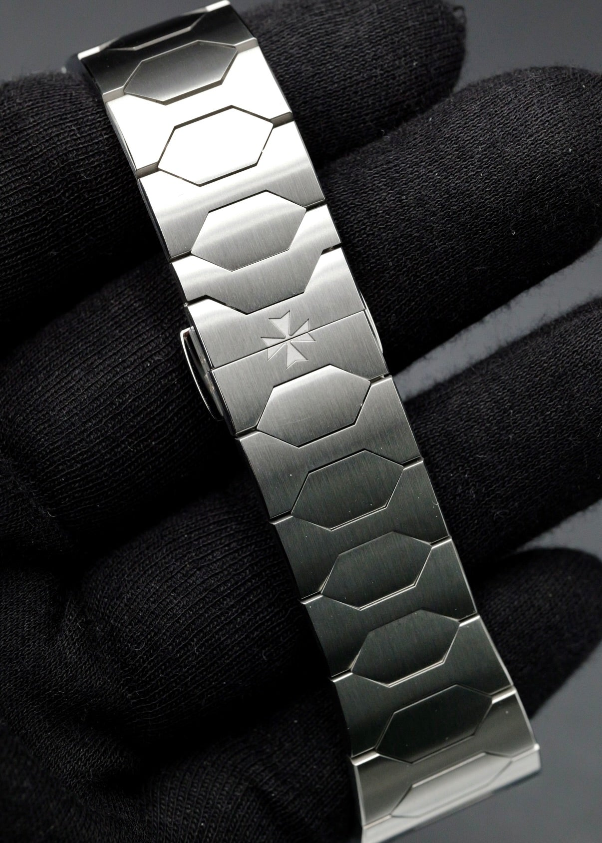 Vacheron Constantin Historiques 222 Stainless Steel
270th Anniversary 4200H/222A-B934