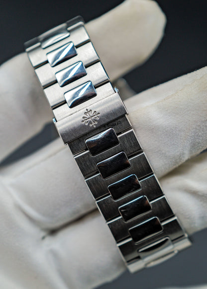 Patek Philippe Nautilus 5726/1A Annual Calendar Grey Dial