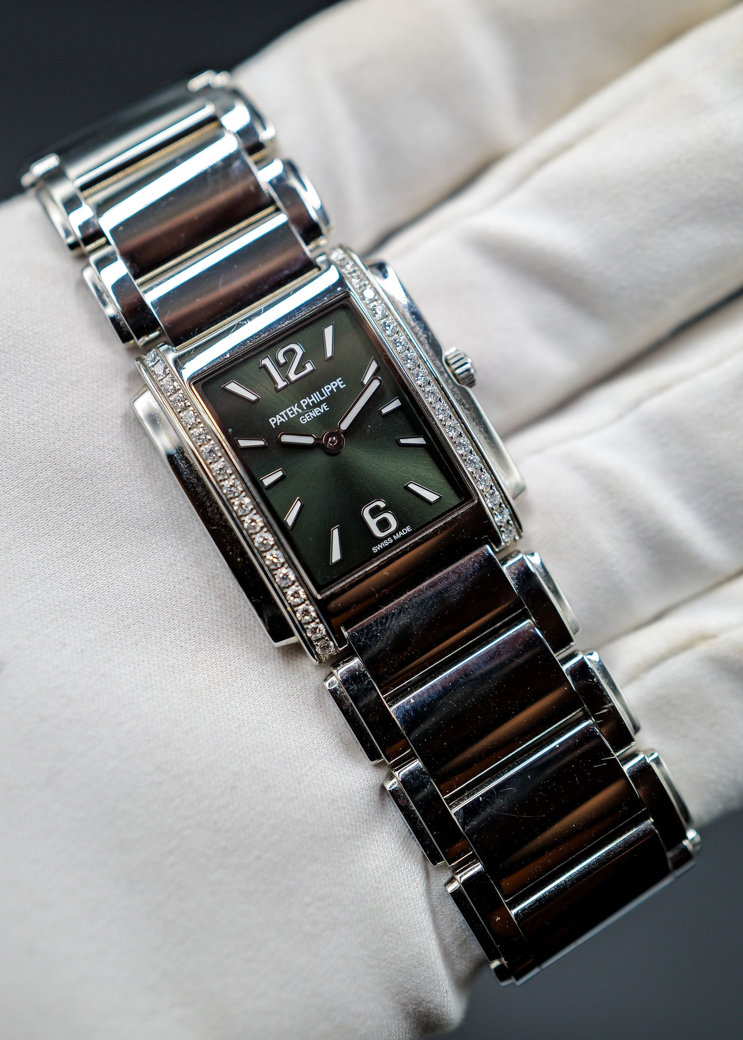 Patek Philippe Twenty~4 4910/1200A