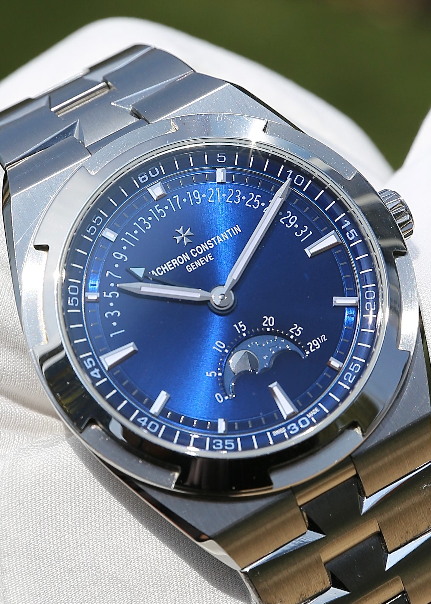 Vacheron Constantin Overseas Moonphase Retrograde Date 4000V
