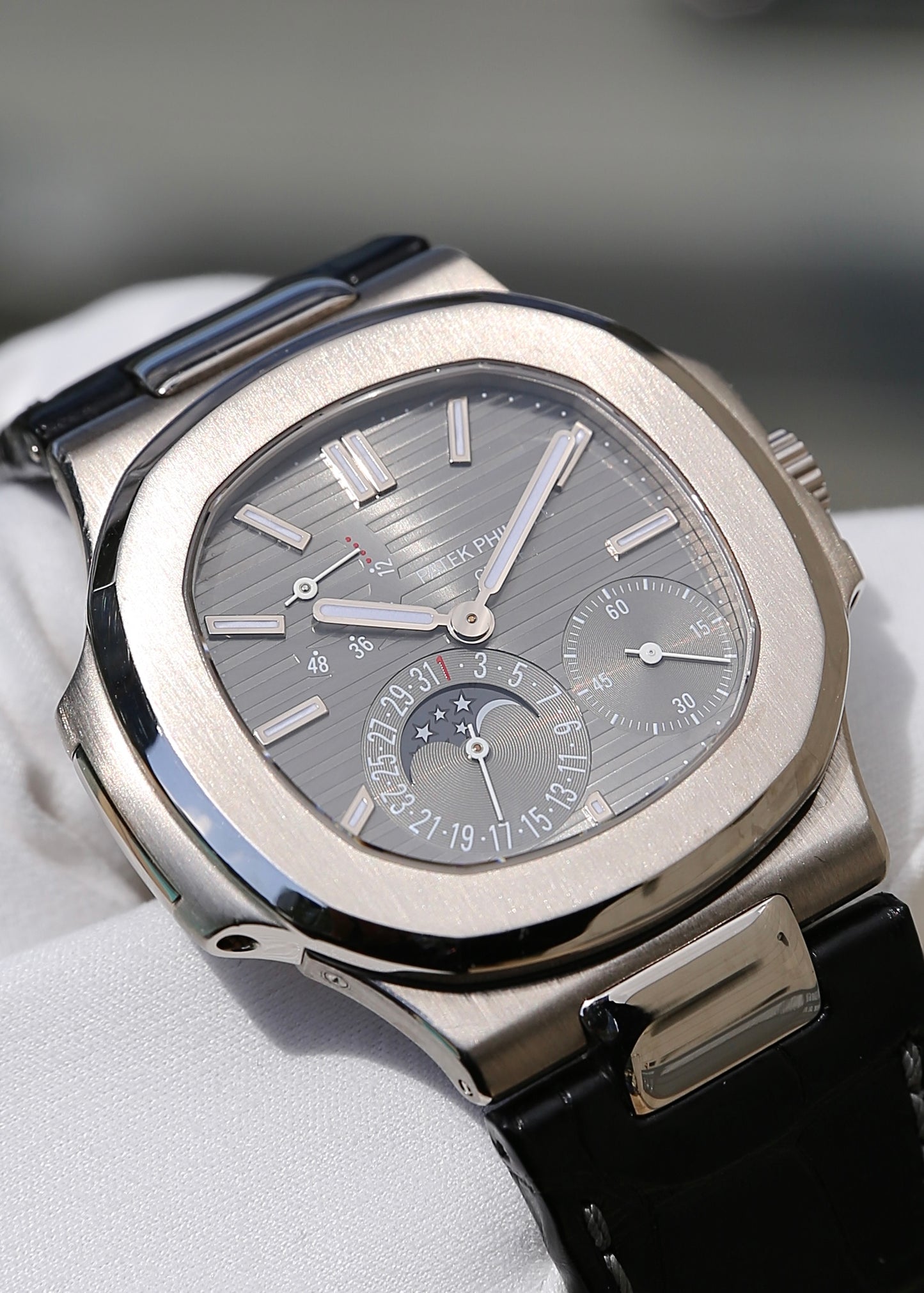 Patek Philippe Nautilus Moonphase 5712G 18K White Gold