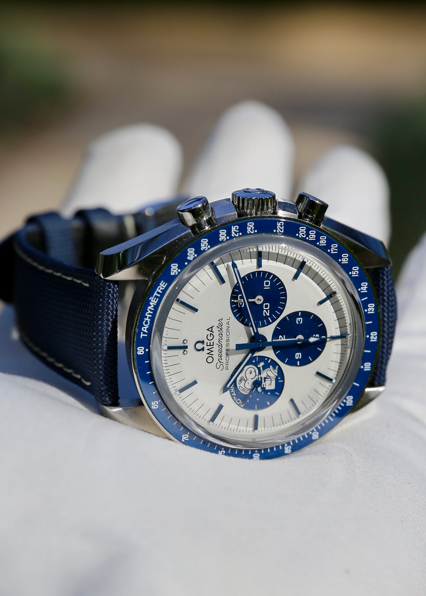 Omega Speedmaster Moonwatch Anniversary Series Silver Snoopy Award 310.32.42.50.02.001