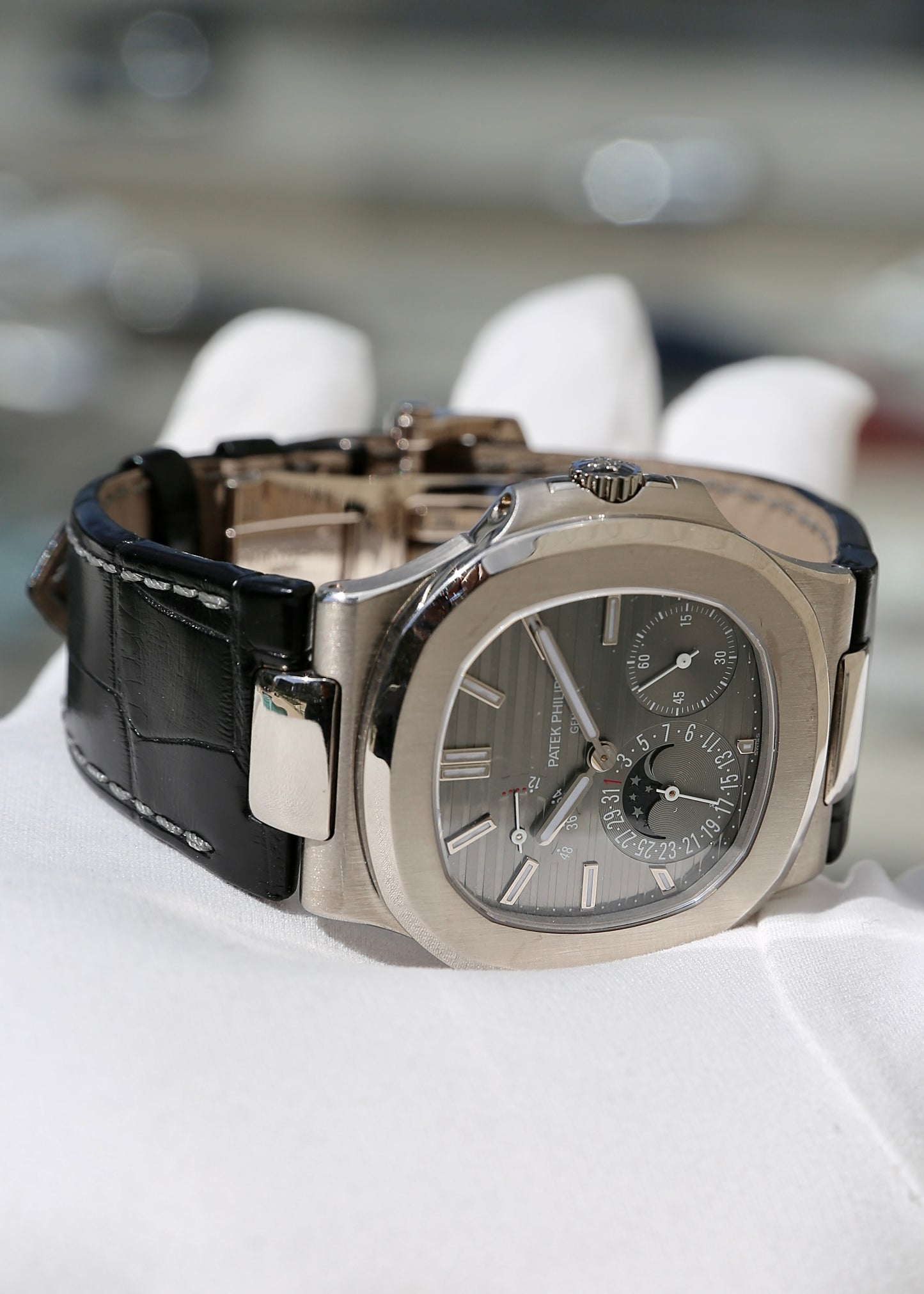 Patek Philippe Nautilus Moonphase 5712G 18K White Gold