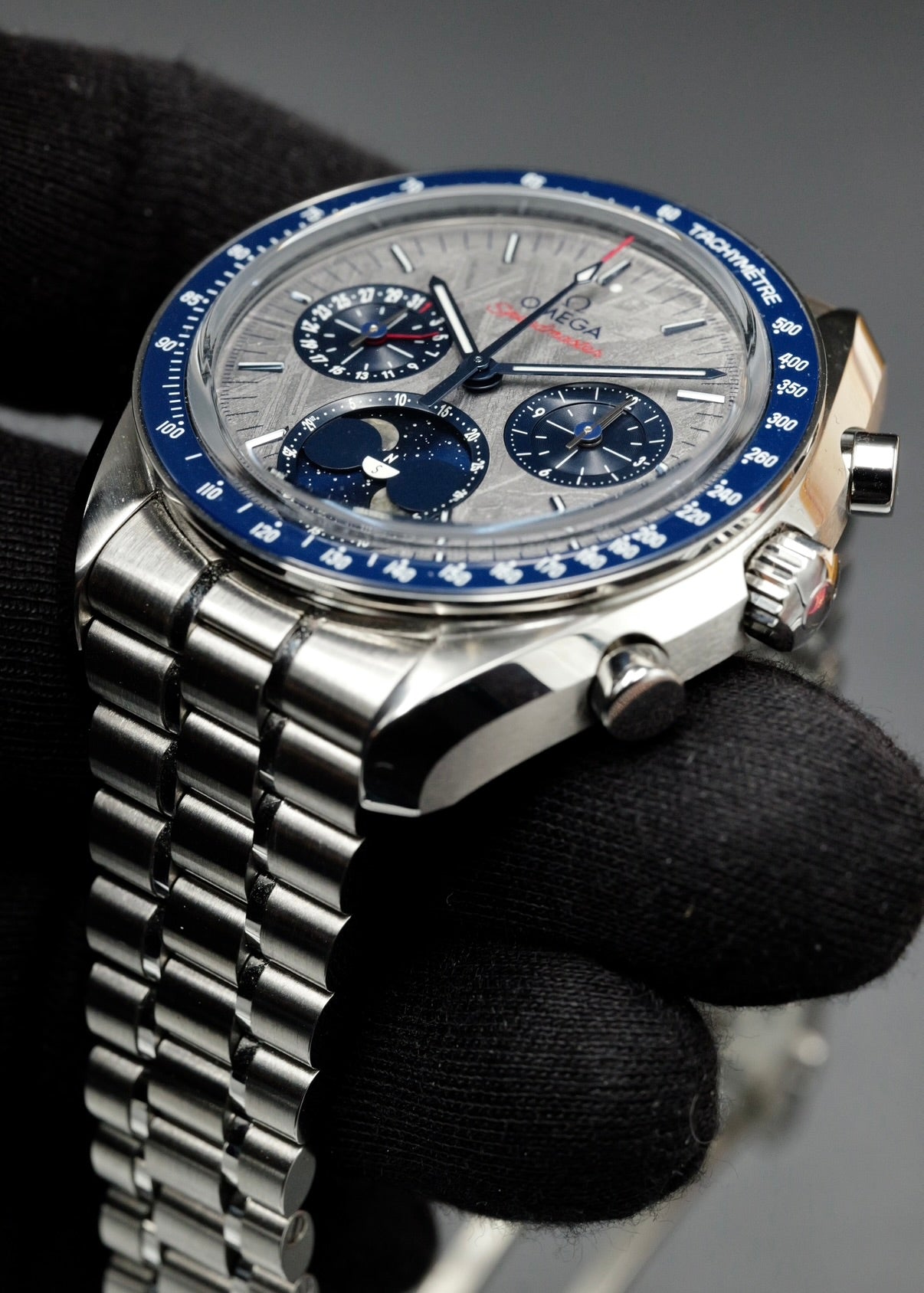 Omega Speedmaster Moonphase Meteorite 304.30.43.52.06.001