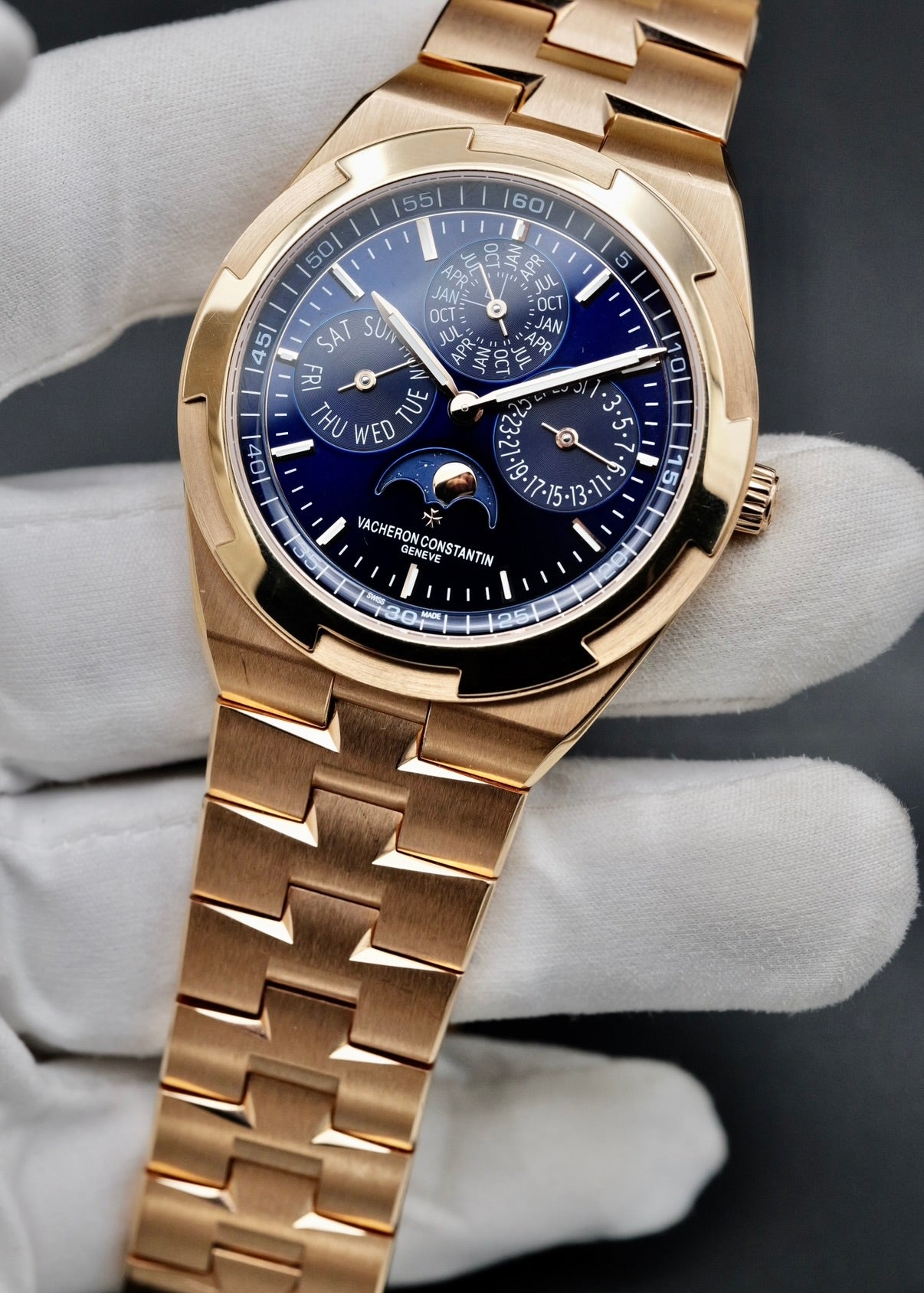 Vacheron Constantin Overseas Perpetual Calendar 4300V/220R