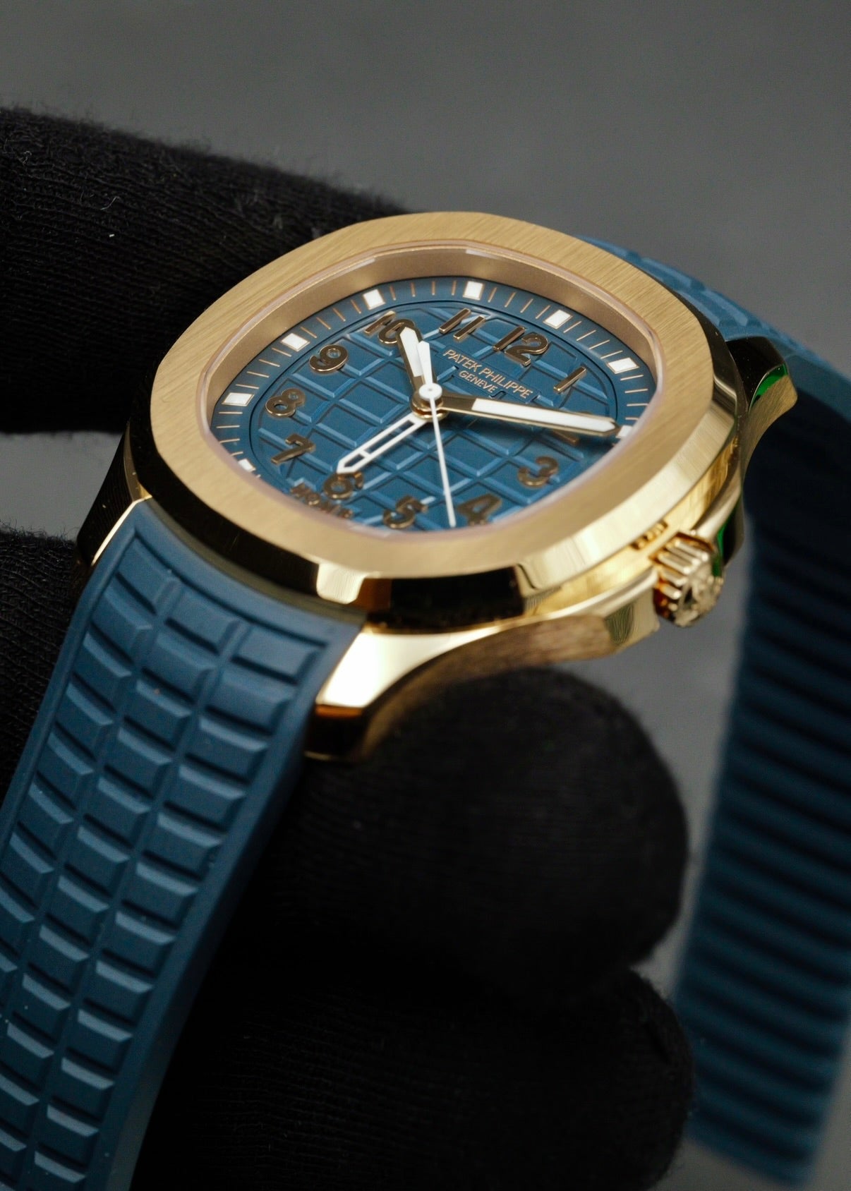 Patek Philippe Aquanaut Travel Time Quartz 5269R Rose Gold