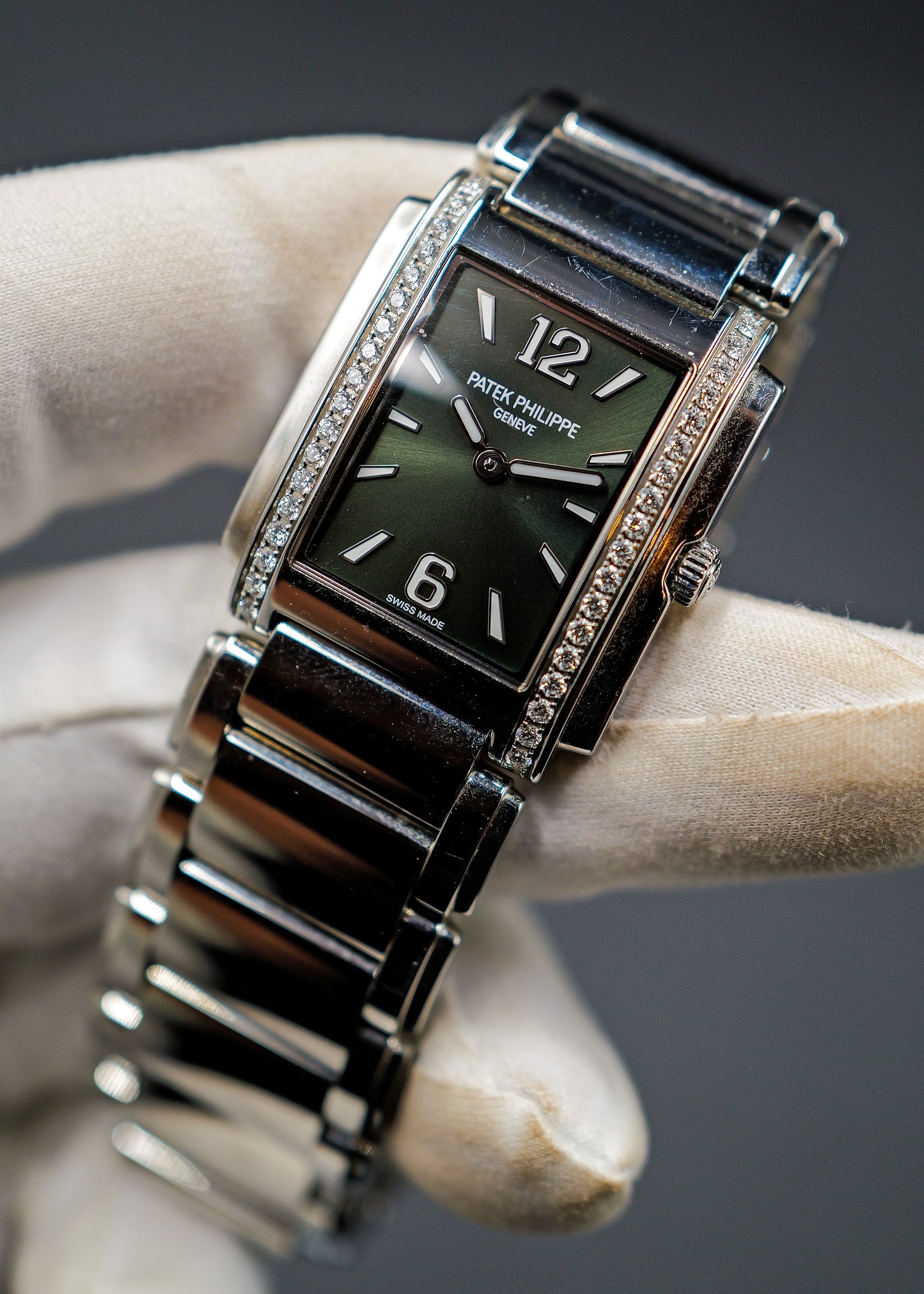 Patek Philippe Twenty~4 4910/1200A