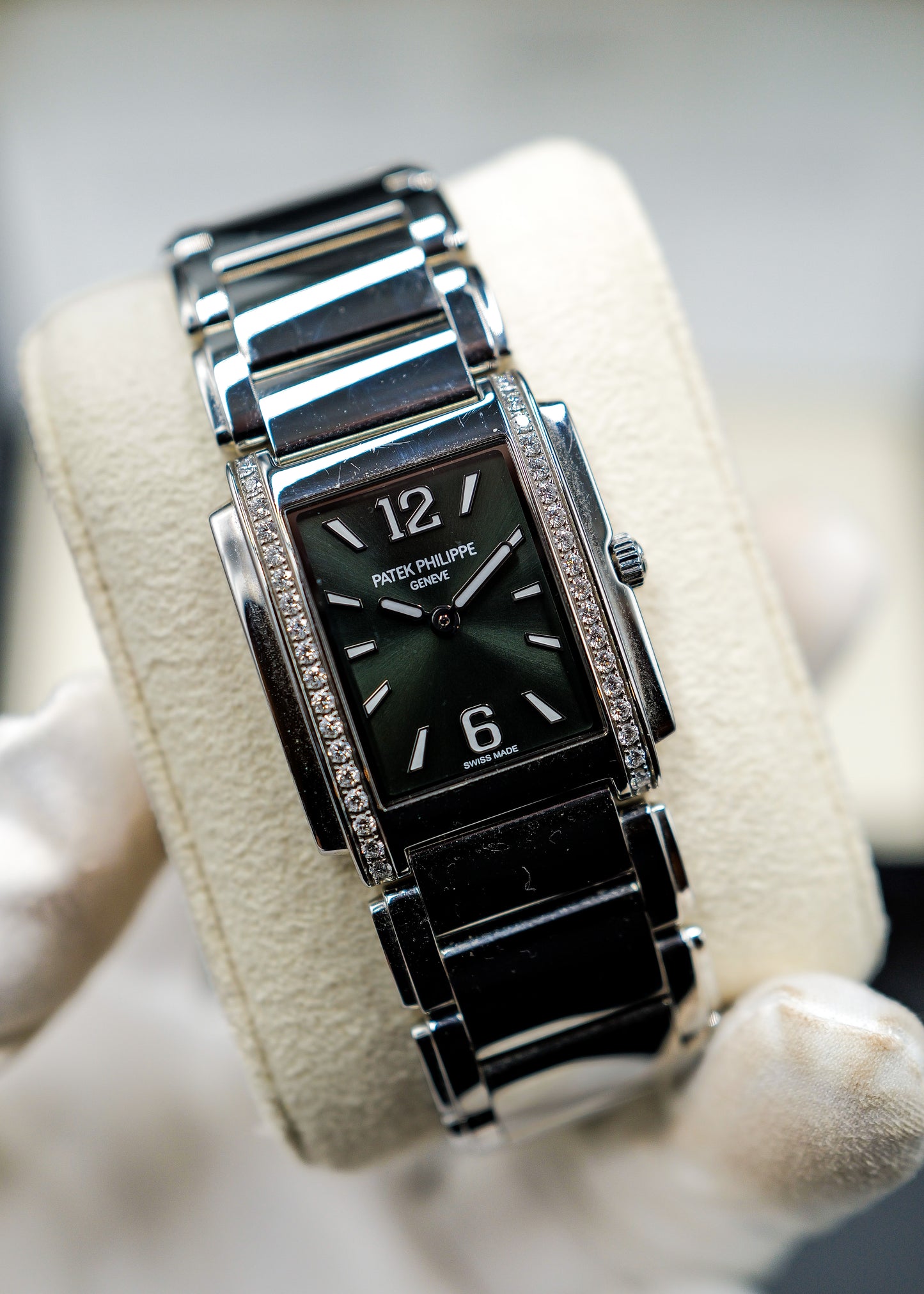 Patek Philippe Twenty~4 4910/1200A