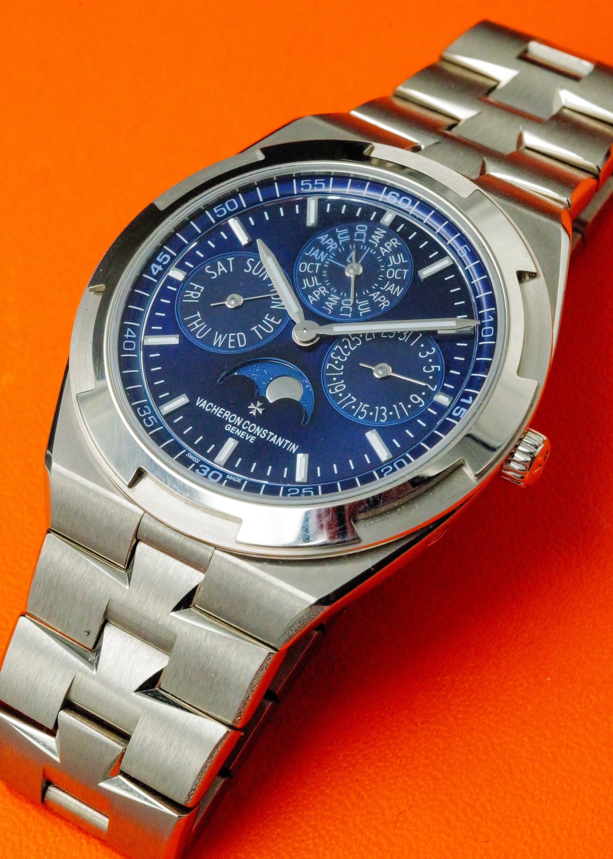 Vacheron Constantin Overseas Perpetual Calendar 4300V/220G-B945 Blue Dial White Gold