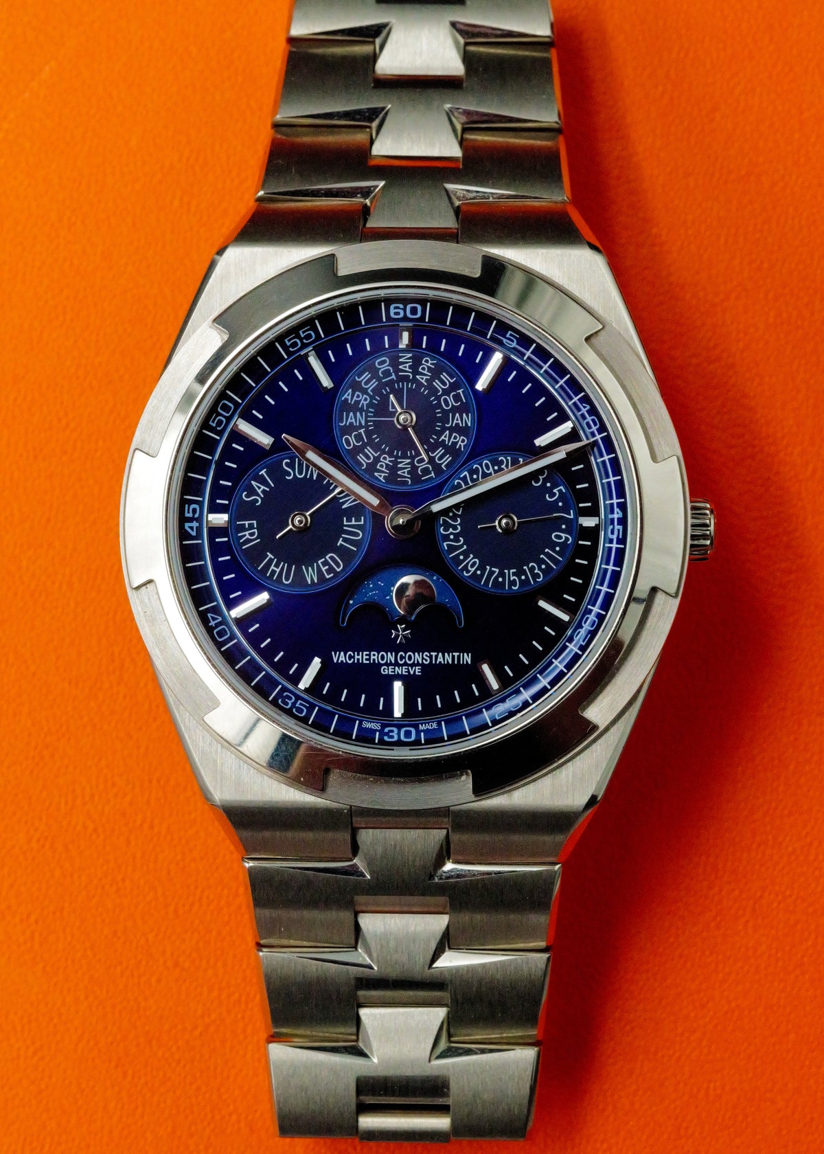 Vacheron Constantin Overseas Perpetual Calendar 4300V/220G-B945 Blue Dial White Gold
