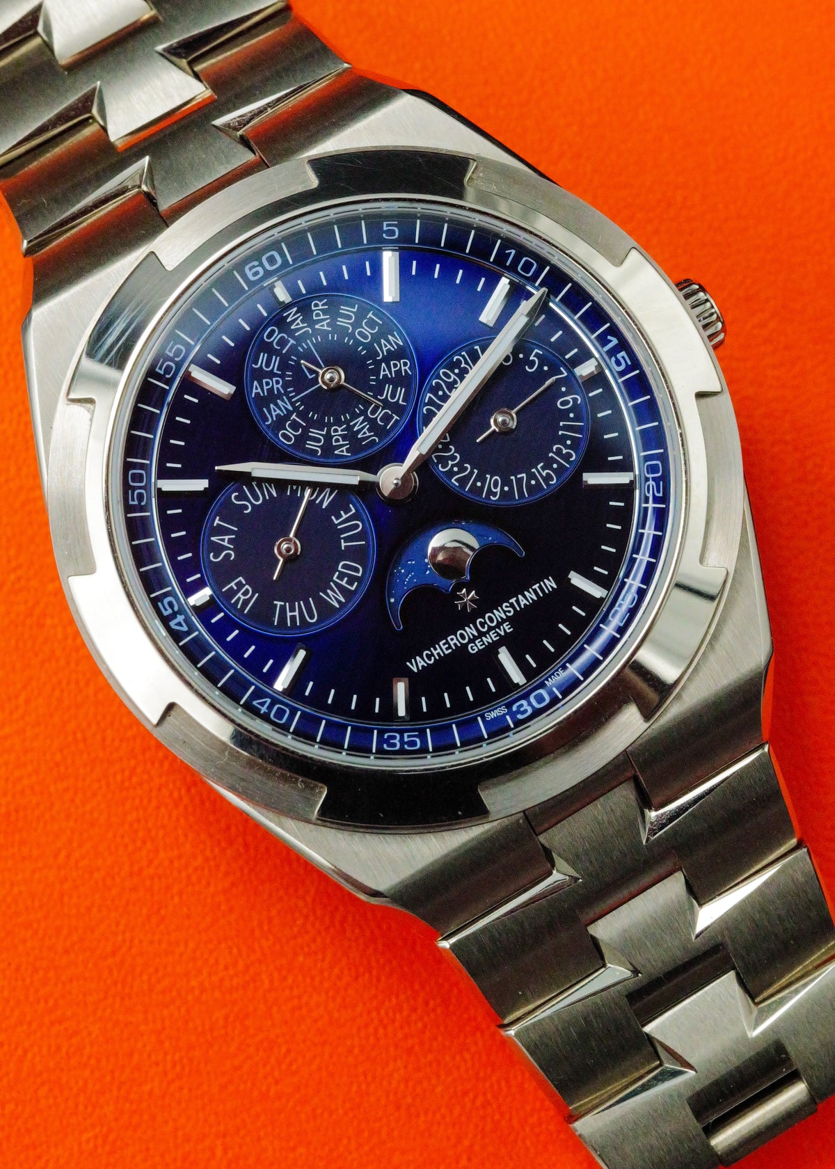 Vacheron Constantin Overseas Perpetual Calendar 4300V/220G-B945 Blue Dial White Gold